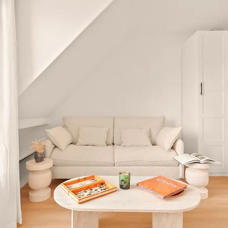 De Luxe Sous Les Toits Tour Eiffel - 1bdr-4p *